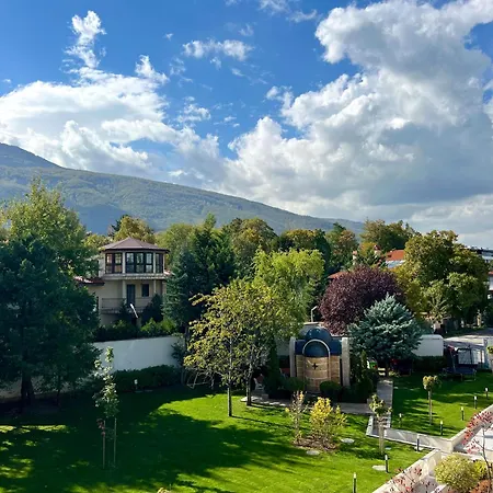 Sunny Mountain View Apartment Sofia